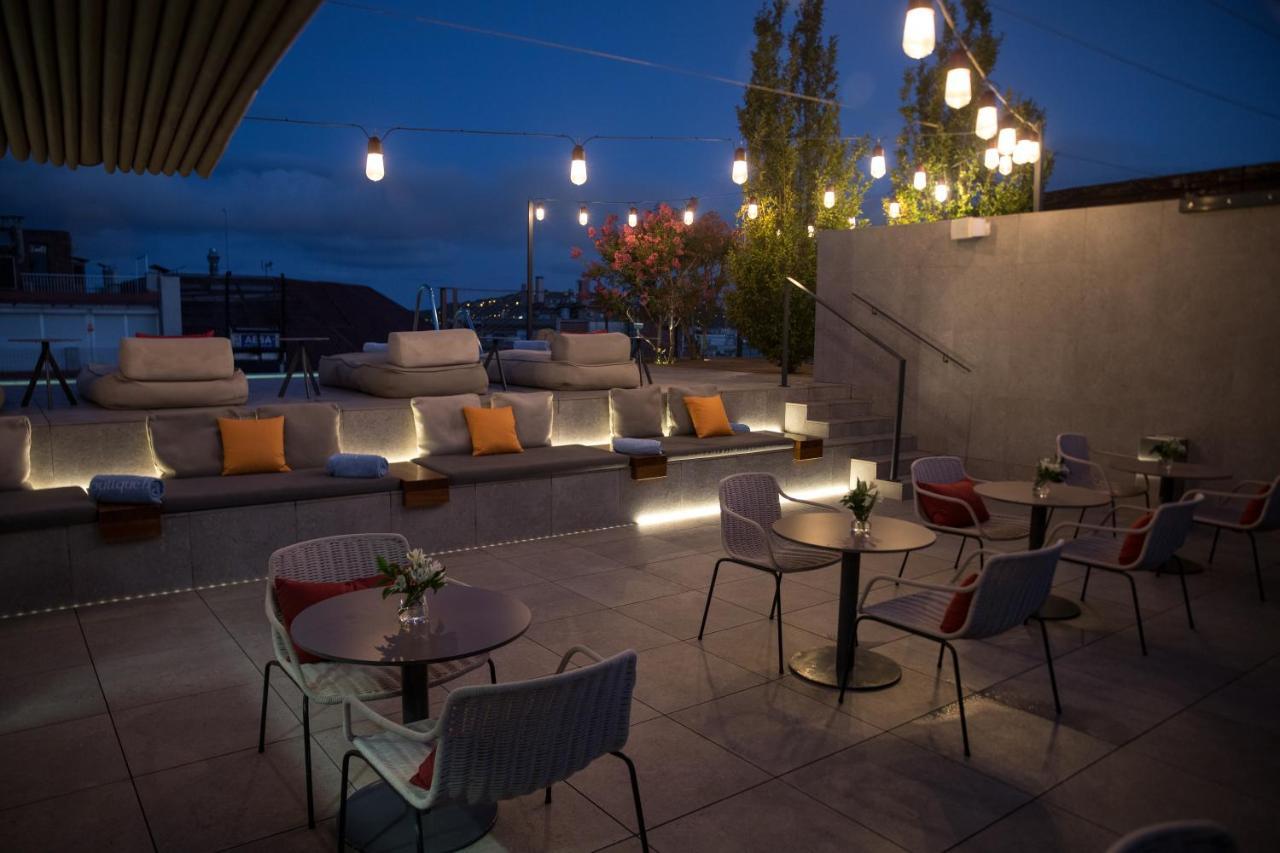 올라 에이샴플라 호텔 바르셀로나 외부 사진 The rooftop bar