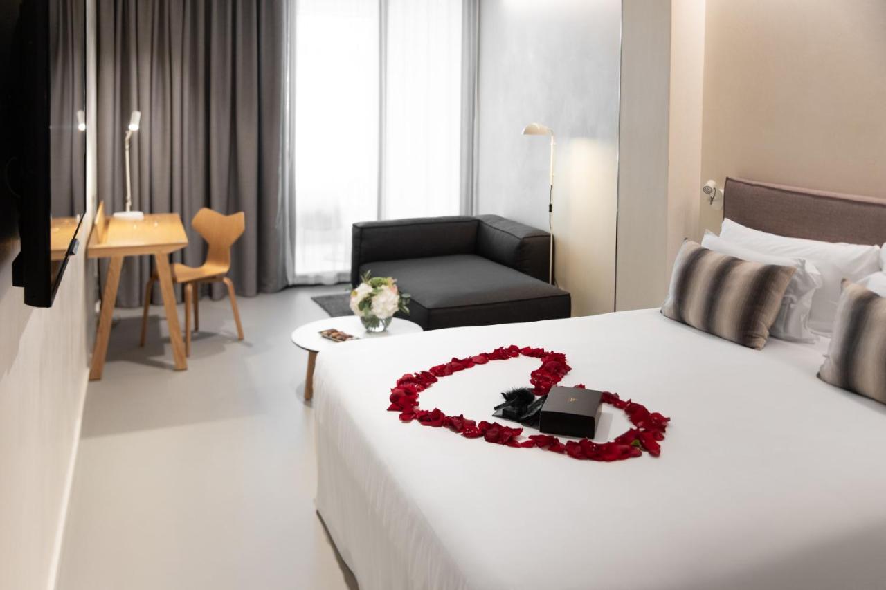 올라 에이샴플라 호텔 바르셀로나 외부 사진 A room at the hotel