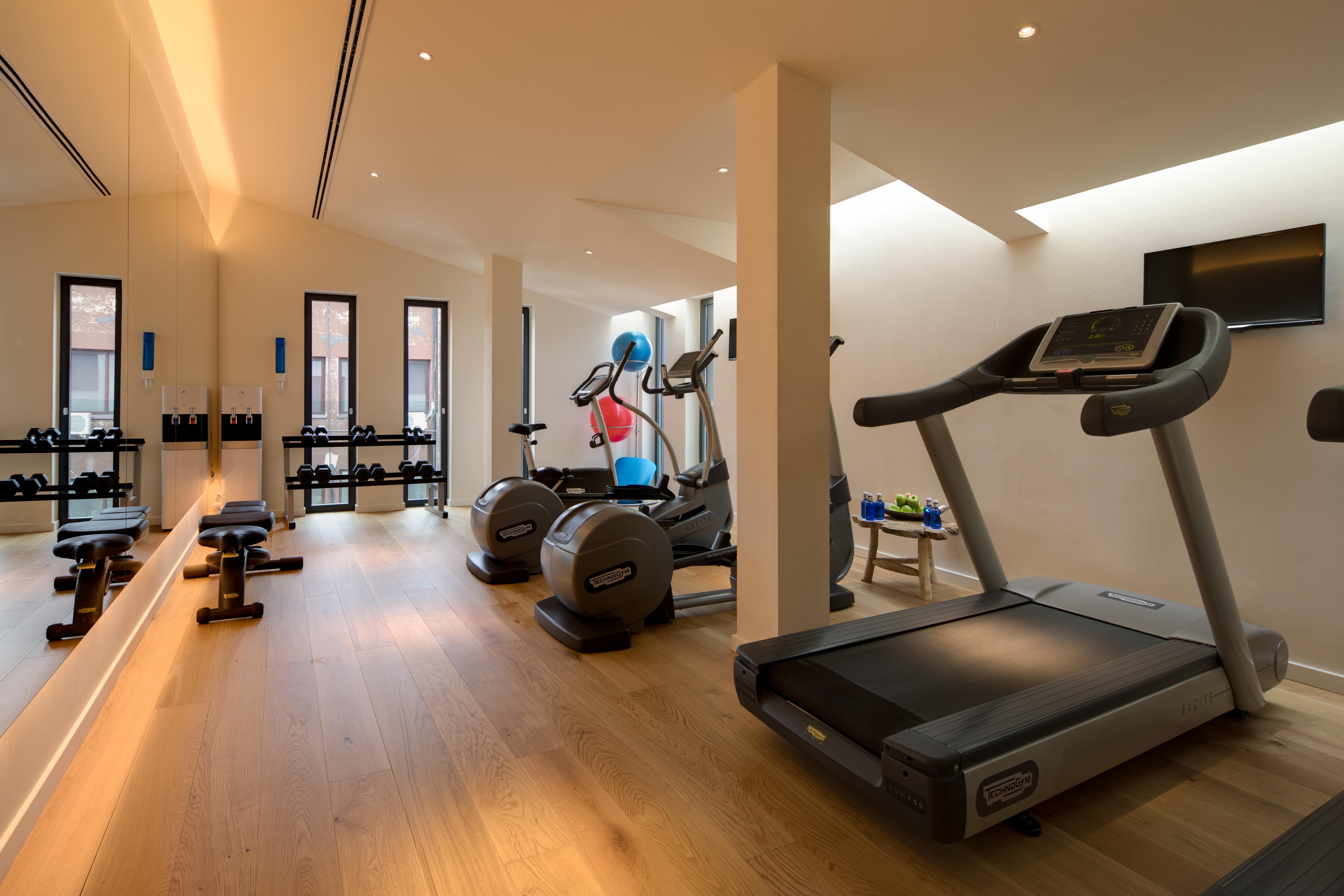 올라 에이샴플라 호텔 바르셀로나 외부 사진 The gym at The Ivy Spa