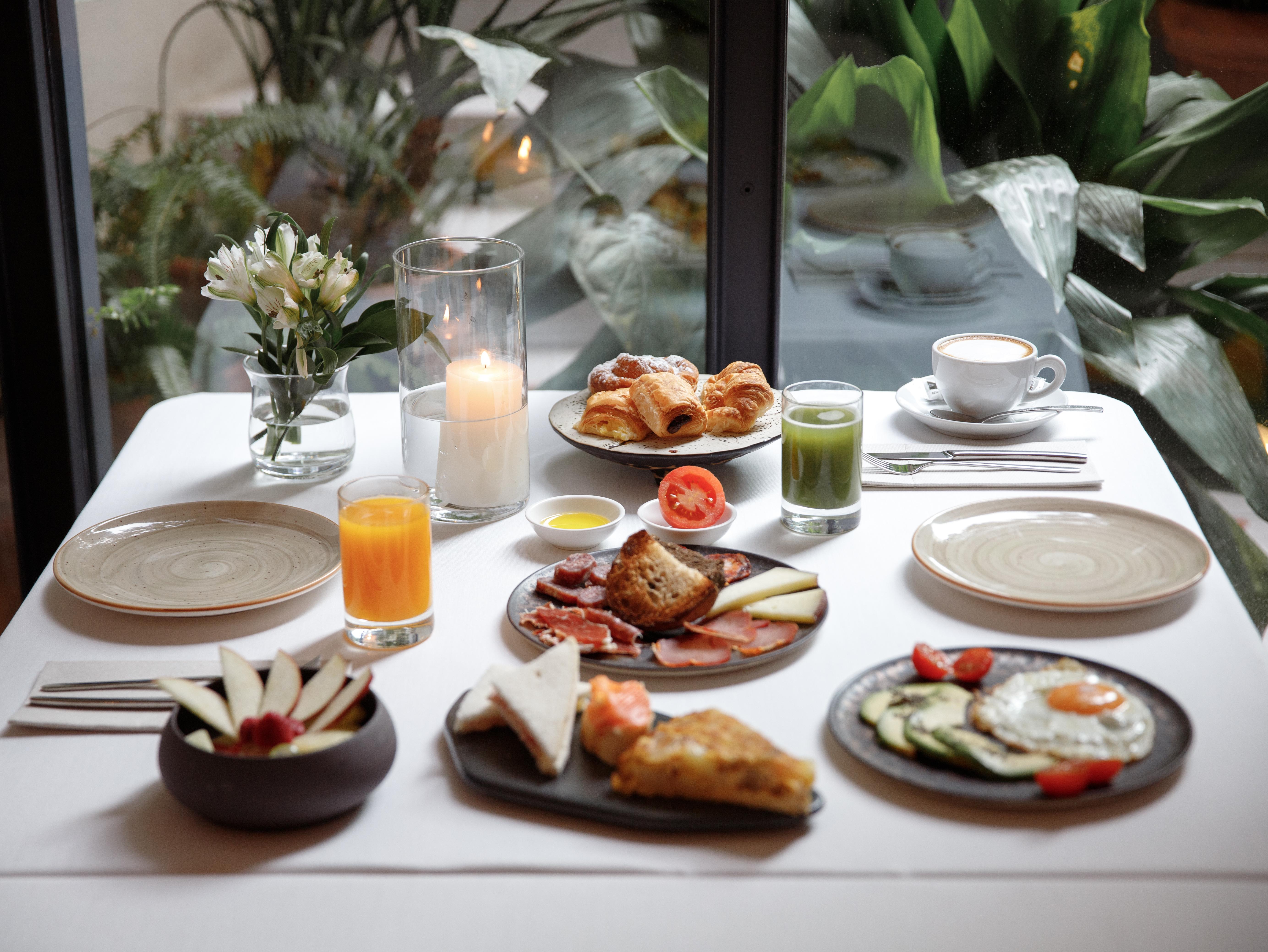 올라 에이샴플라 호텔 바르셀로나 외부 사진 A typical breakfast in Spain