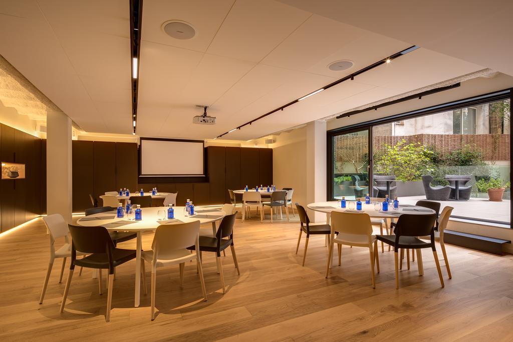 올라 에이샴플라 호텔 바르셀로나 외부 사진 The meeting room at the London Business School